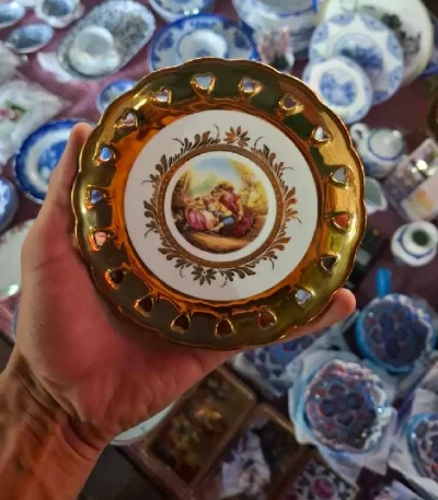 دیوارکوب طلایی در رشت